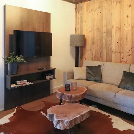 Im Erdgeschoss アパート *